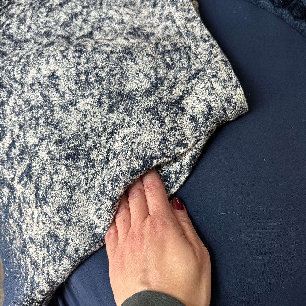Banana Rep: Blue & White Gradient Sequin Skirt - Picture 4 of 4